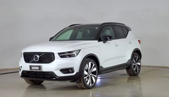 Volvo • XC40