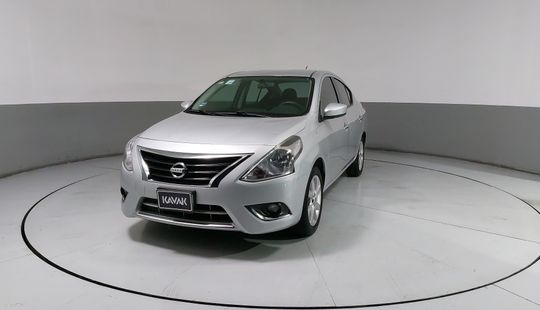 Nissan • Versa