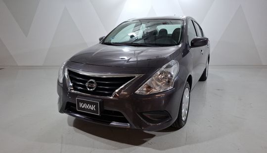 Nissan • Versa