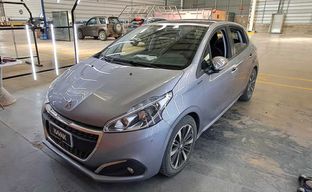 Peugeot • 208