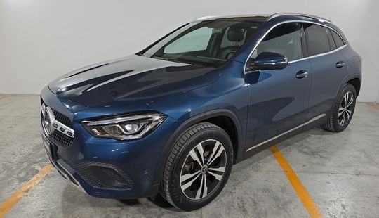 Mercedes Benz • Clase GLA