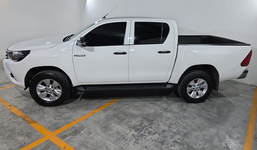 Toyota Hilux 2.7 DOBLE CABINA SR (D-CAB MID) Pickup 2018