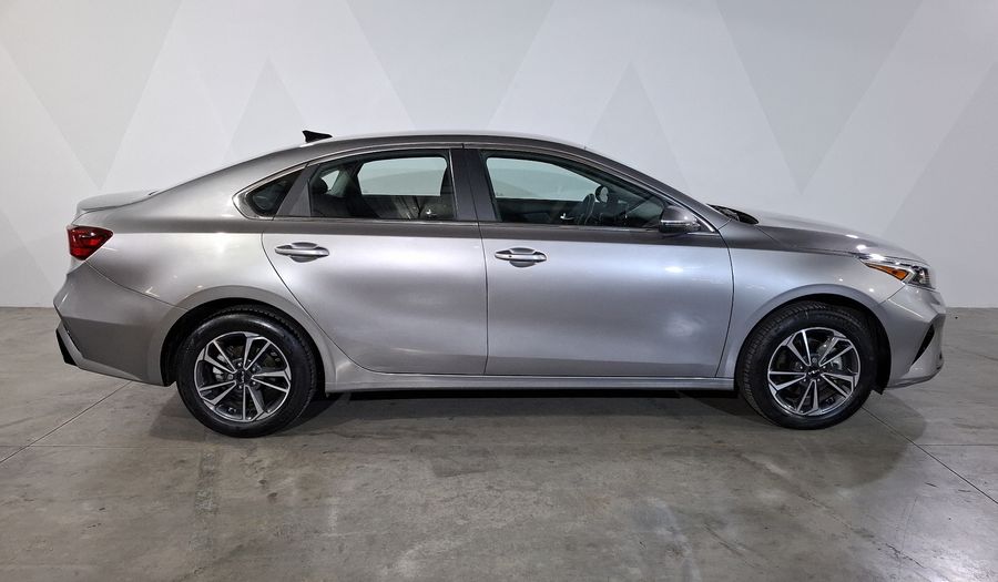 Kia Forte 2.0 EX IVT Sedan 2023