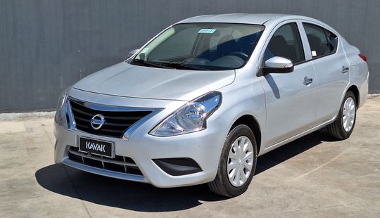 Nissan • Versa