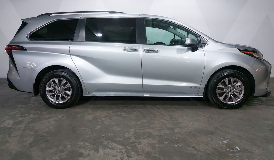 Toyota Sienna 2.5 HEV XLE AUTO Minivan 2021