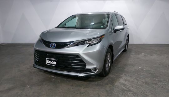 Toyota • Sienna