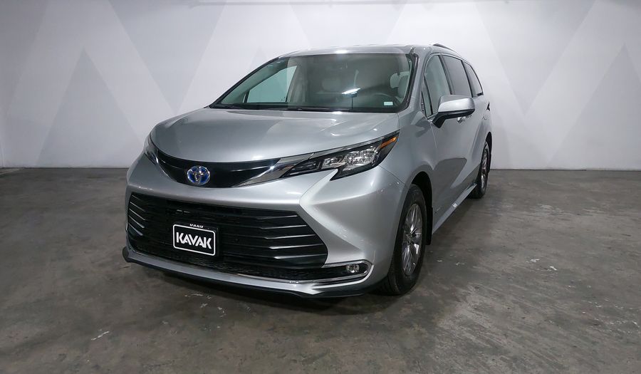 Toyota Sienna 2.5 HEV XLE AUTO Minivan 2021