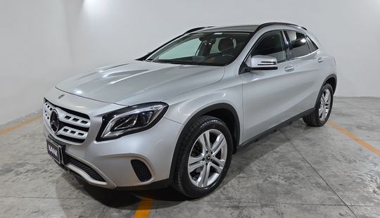 Mercedes Benz • Clase GLA