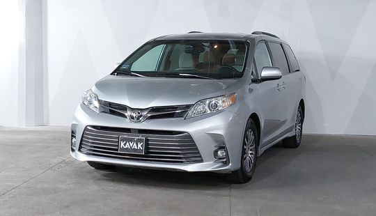 Toyota • Sienna