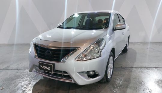 Nissan • Versa