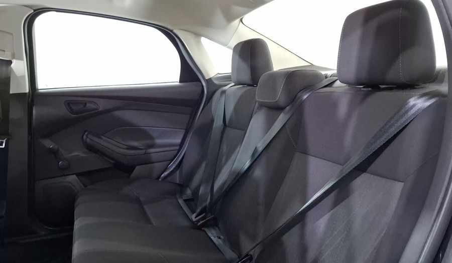 Ford Focus 2.0 S MT Sedan 2015
