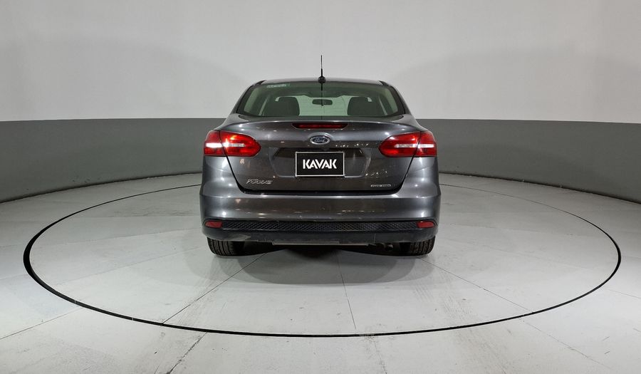Ford Focus 2.0 S MT Sedan 2015