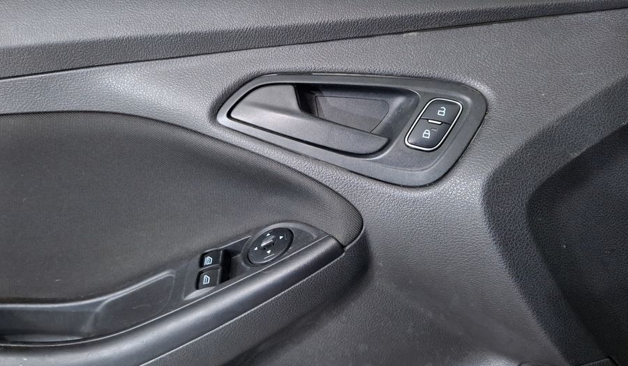 Ford Focus 2.0 S MT Sedan 2015