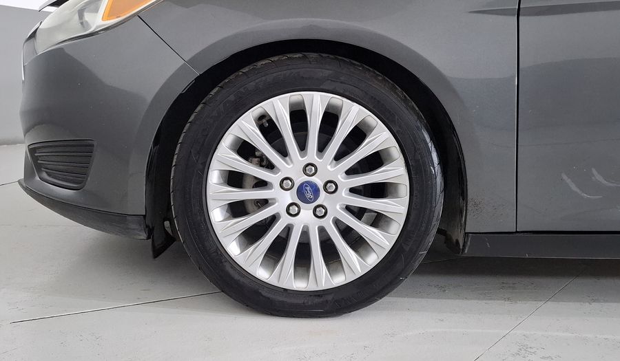 Ford Focus 2.0 S MT Sedan 2015