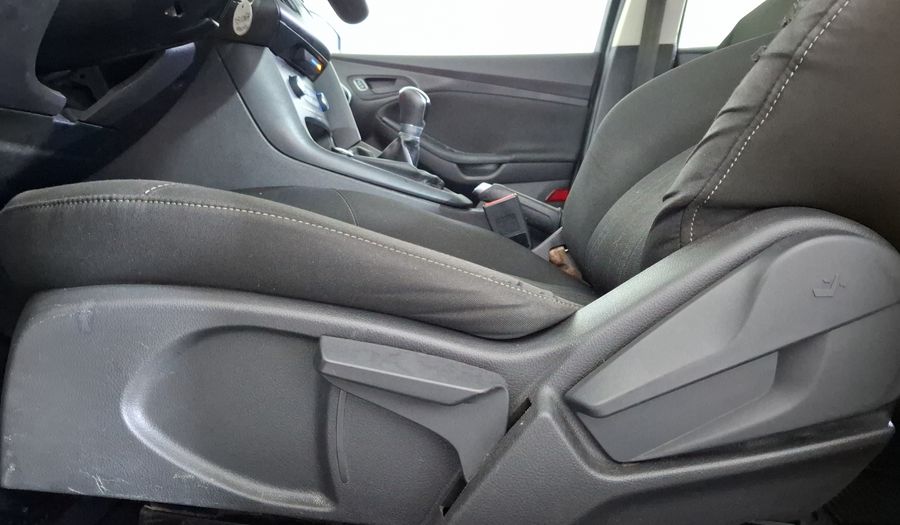 Ford Focus 2.0 S MT Sedan 2015