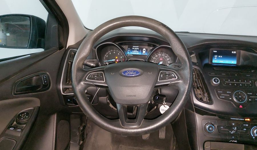 Ford Focus 2.0 S MT Sedan 2015