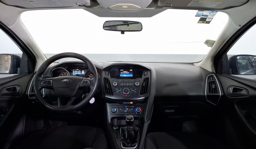 Ford Focus 2.0 S MT Sedan 2015