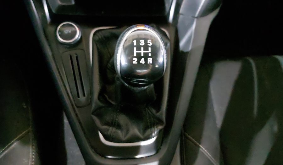 Ford Focus 2.0 S MT Sedan 2015