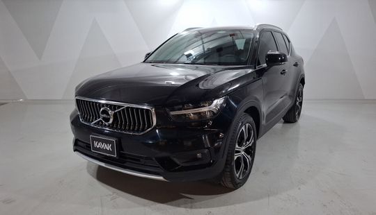 Volvo • XC40