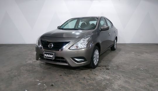 Nissan • Versa