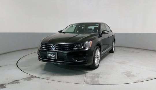 Volkswagen • Passat