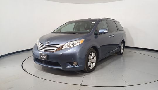 Toyota • Sienna