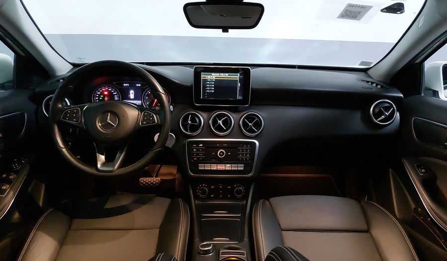 Mercedes Benz Clase A 1.6 200 STYLE DCT Hatchback 2018