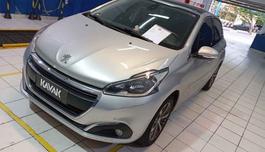 Peugeot • 208