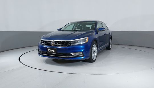 Volkswagen • Passat