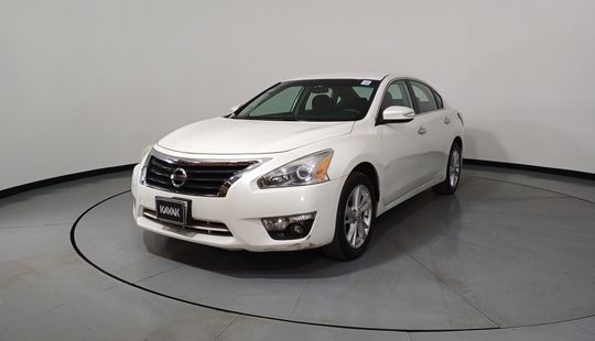 Nissan • Altima