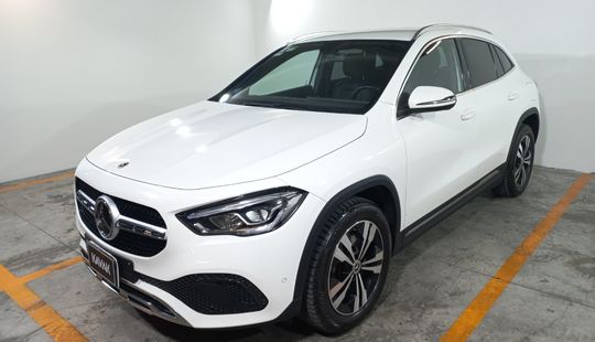 Mercedes Benz • Clase GLA