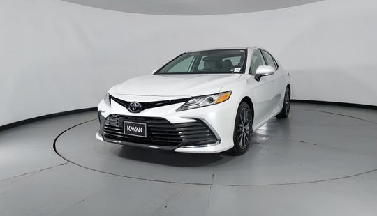 Toyota • Camry