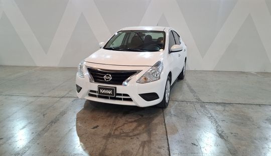 Nissan • Versa