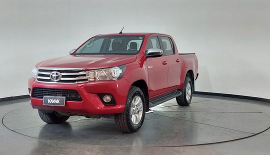 Toyota • Hilux