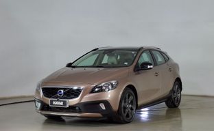 Volvo • V40