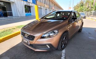 Volvo • V40