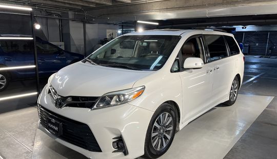 Toyota • Sienna