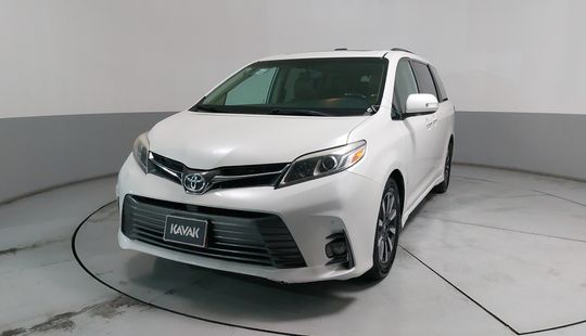 Toyota • Sienna