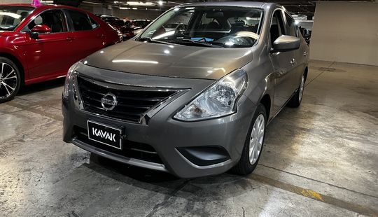 Nissan • Versa