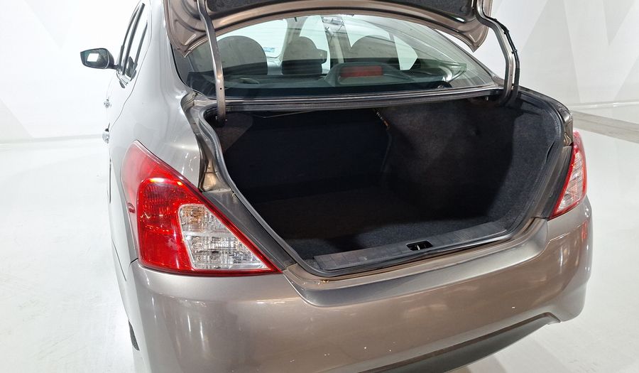 Nissan Versa 1.6 SENSE TA AC Sedan 2015