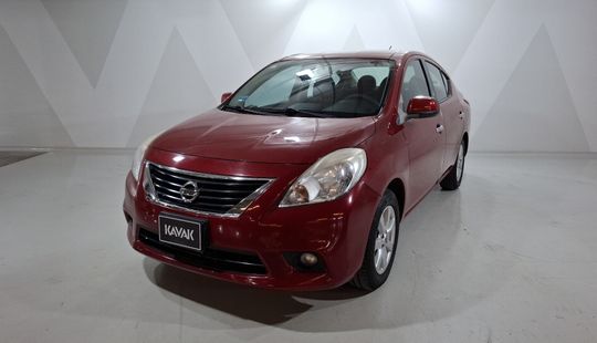 Nissan • Versa