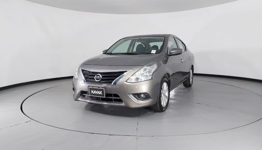 Nissan • Versa