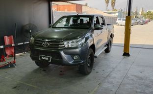 Toyota • Hilux