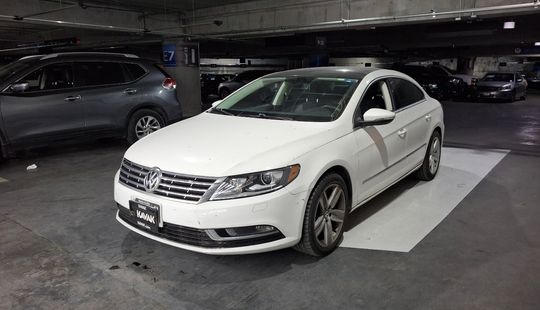 Volkswagen • Passat