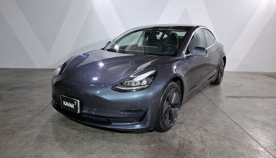 Tesla • Model 3