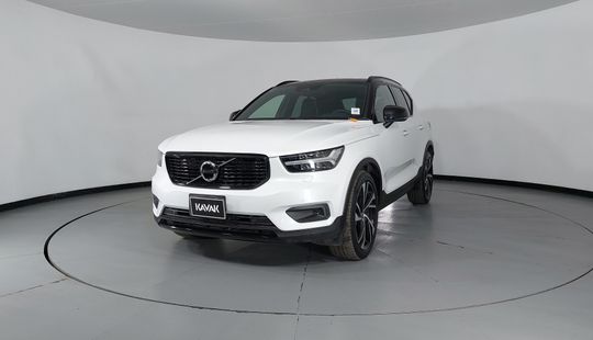 Volvo • XC40