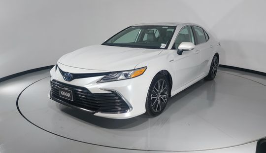 Toyota • Camry