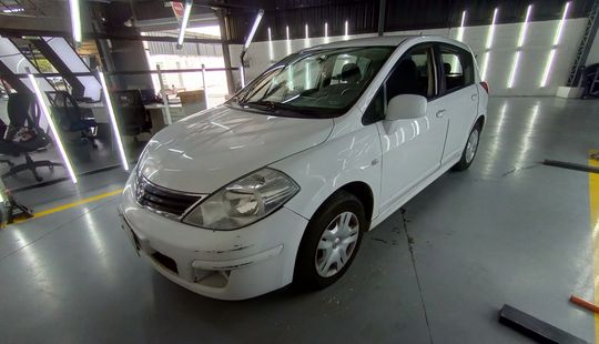 Nissan • Tiida