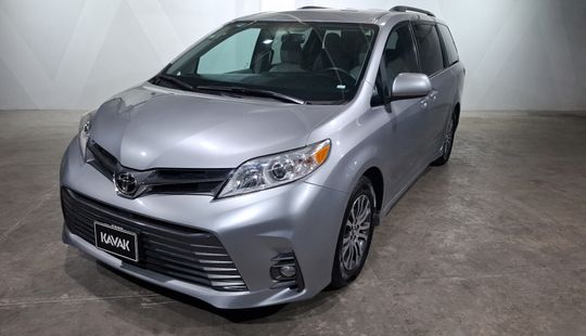 Toyota • Sienna