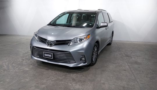 Toyota • Sienna